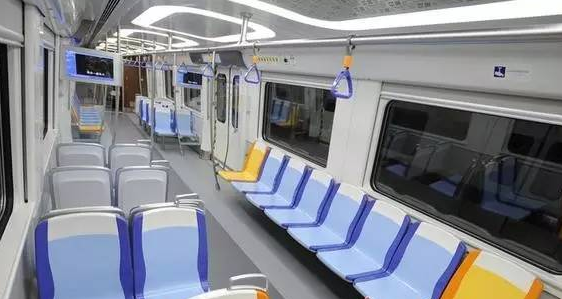青岛地铁11号线车厢曝光 新色彩新布局