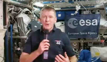 英国宇航员在太空错拨电话：哈喽这是地球吗？ 宇航员发文道歉