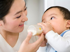 ozcare澳仕卡牛游金地妈妈课堂:婴儿吃奶如何控制?