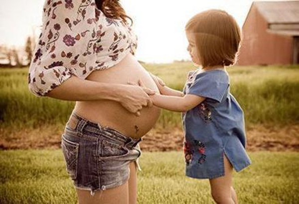 二胎妈妈临产不知自己怀孕 增重20多斤以为长胖