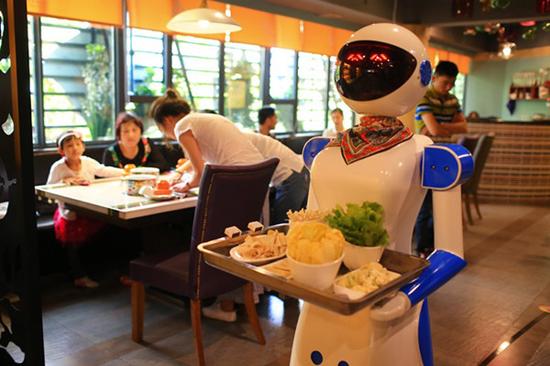 餐厅机器人被炒鱿鱼 老板嫌其工作效率低