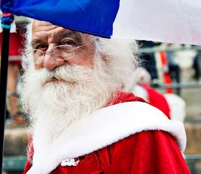 丹麦举行第59届世界圣诞老人大会 白胡子老爹欢聚一堂