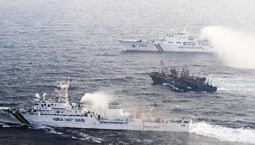 韩海警又扣中渔船 55人被押进行调查