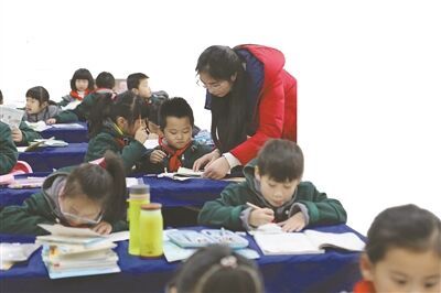 南京小学弹性离校 校方:在人力和经费方面面临压力