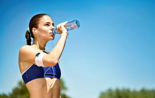 这样喝水更健康!4步远离肥胖的喝水减重法