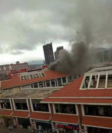 云南民族大学食堂起火 无人员伤亡