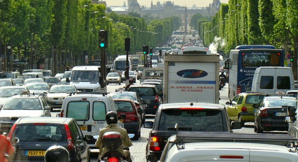 为控制污染巴黎出绝招 20岁的老车不能上路 