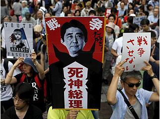 东京5万余民众反对修宪 示威游行要求安倍下台