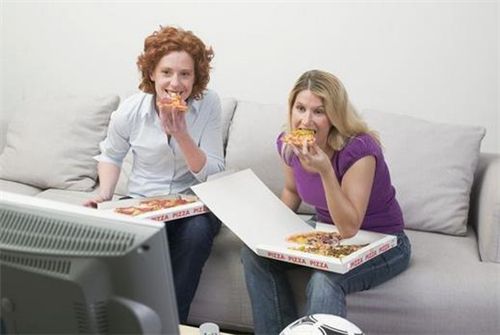 在家吃自煮餐点不易胖？吃饭别配电视可能更有效！
