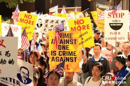 美华人携枪大游行 抗议嘻哈歌曲煽动抢劫华人