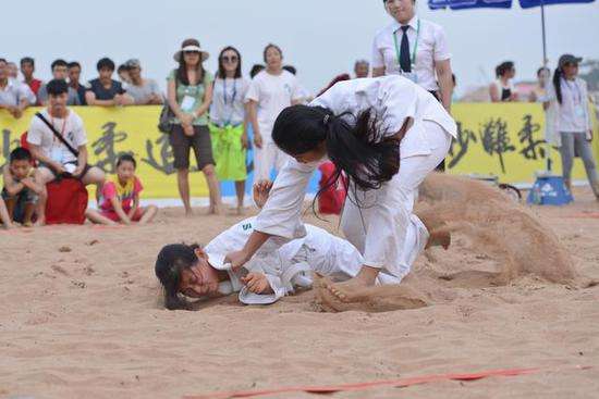 青岛市柔道协会:第四届沙滩柔道赛将于7月二浴举行