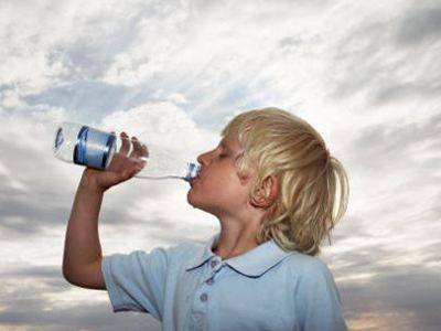 喝好水远离失智症!牢记5个最佳饮水时间