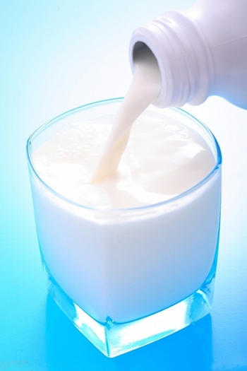 多喝牛奶有坏处 营养均衡最重要